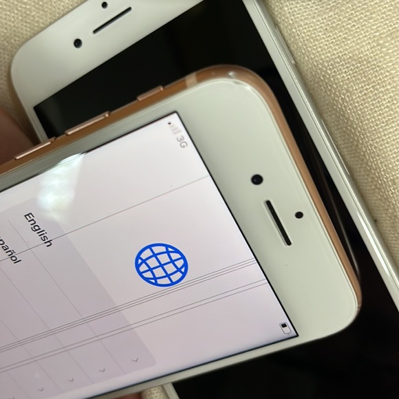 2 x Apple IPhone 8 - Picture 4 of 4